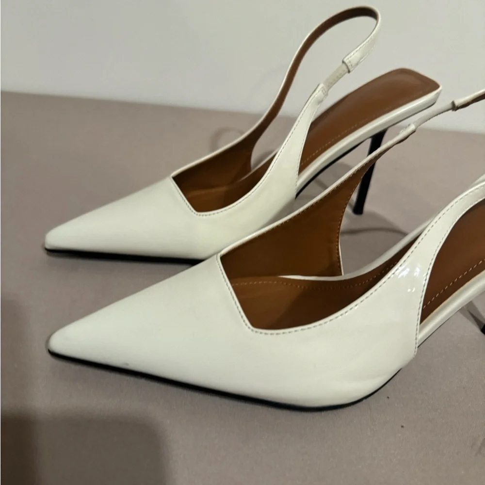White shoes size 9 - Picture 7 of 16